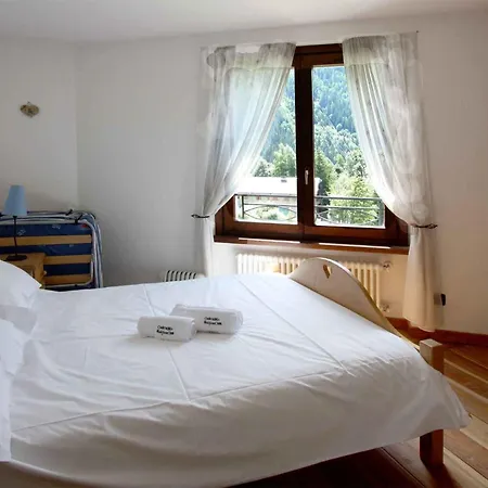 Charmante In Mit Suedbalkon Und Blick Auf Den Blanc By Interhome