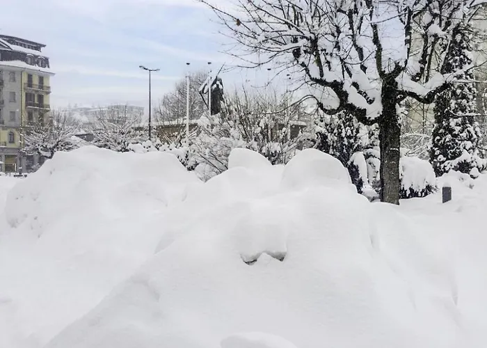 Charmante In Mit Suedbalkon Und Blick Auf Den Blanc By Interhome *