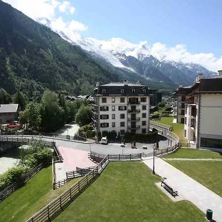 Charmante In Mit Suedbalkon Und Blick Auf Den Blanc By Interhome Apartament Chamonix