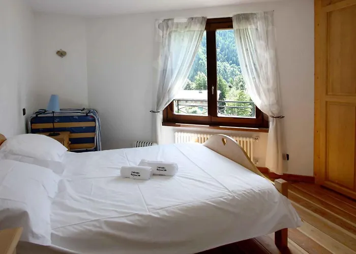 Charmante In Mit Suedbalkon Und Blick Auf Den Blanc By Interhome