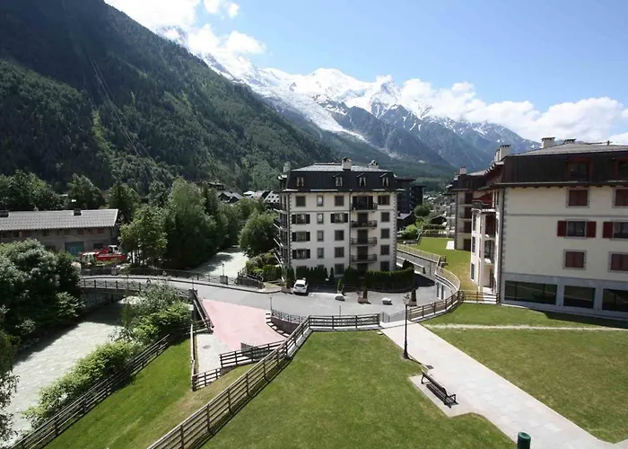 Charmante In Mit Suedbalkon Und Blick Auf Den Blanc By Interhome Apartment Chamonix