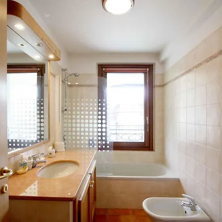 Charmante In Mit Suedbalkon Und Blick Auf Den Blanc By Interhome Lägenhet *